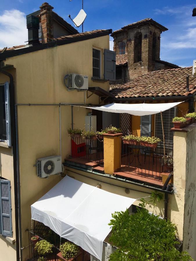 Rubra Apartments Parma Bagian luar foto